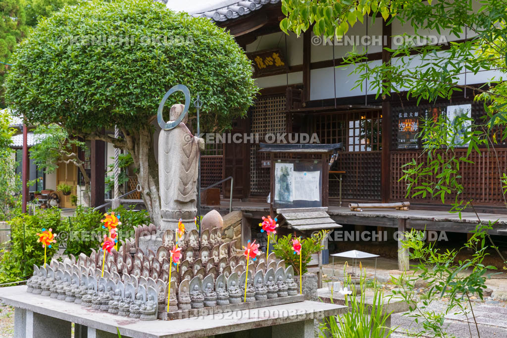 京都府　恵心院　本堂と地蔵尊