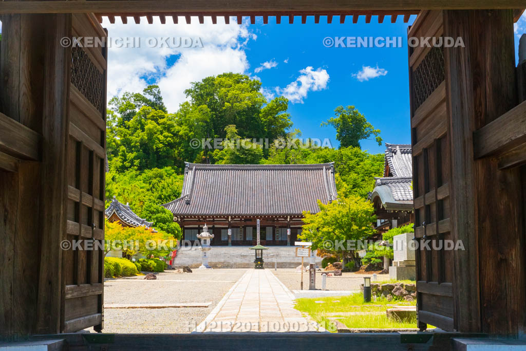 京都府　妙満寺　山門から望む本堂