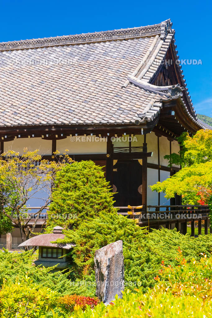 京都府　勧修寺（かじゅうじ）　勧修寺型灯篭と宸殿