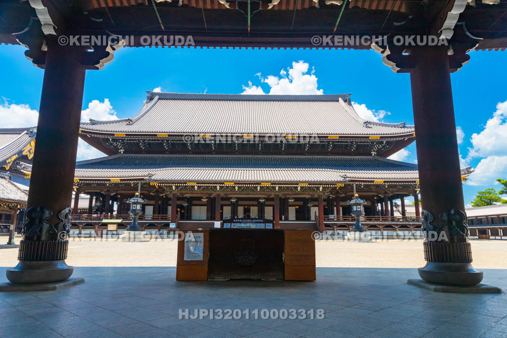 京都府　東本願寺　御影堂門から望む御影堂