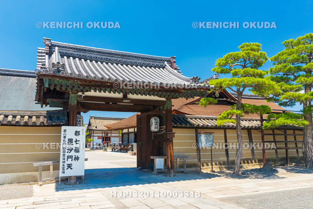 京都府　東寺　毘沙門堂の門