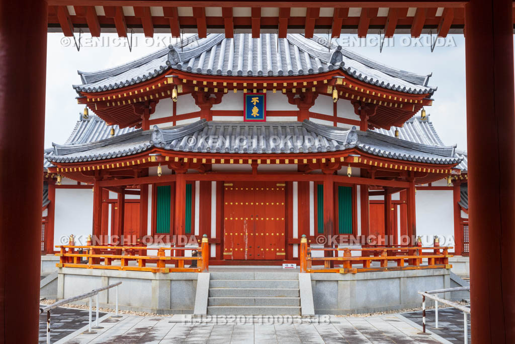 奈良県　薬師寺　礼門から望む玄奘塔（玄奘三蔵院伽藍）