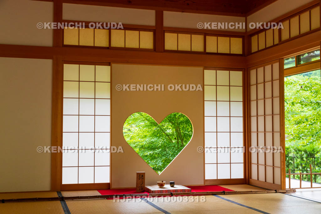 京都府　正寿院　客殿（則天の間）　猪目窓