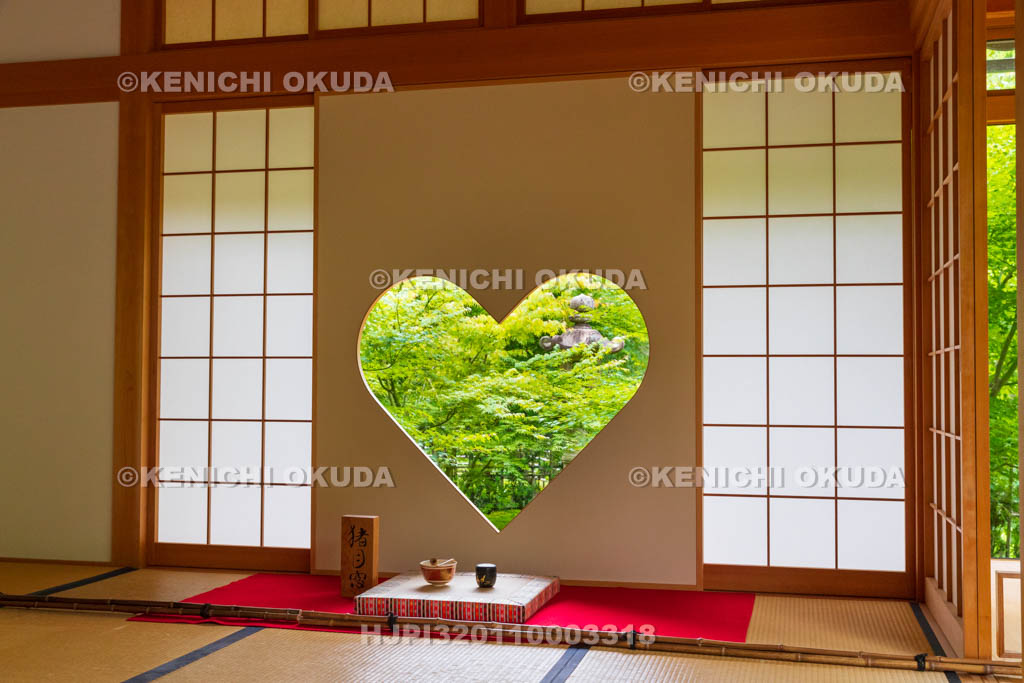 京都府　正寿院　客殿（則天の間）　猪目窓