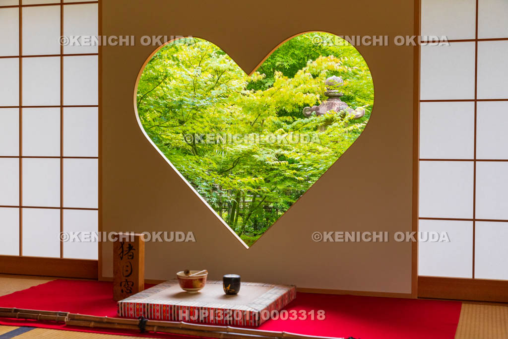 京都府　正寿院　客殿（則天の間）　猪目窓