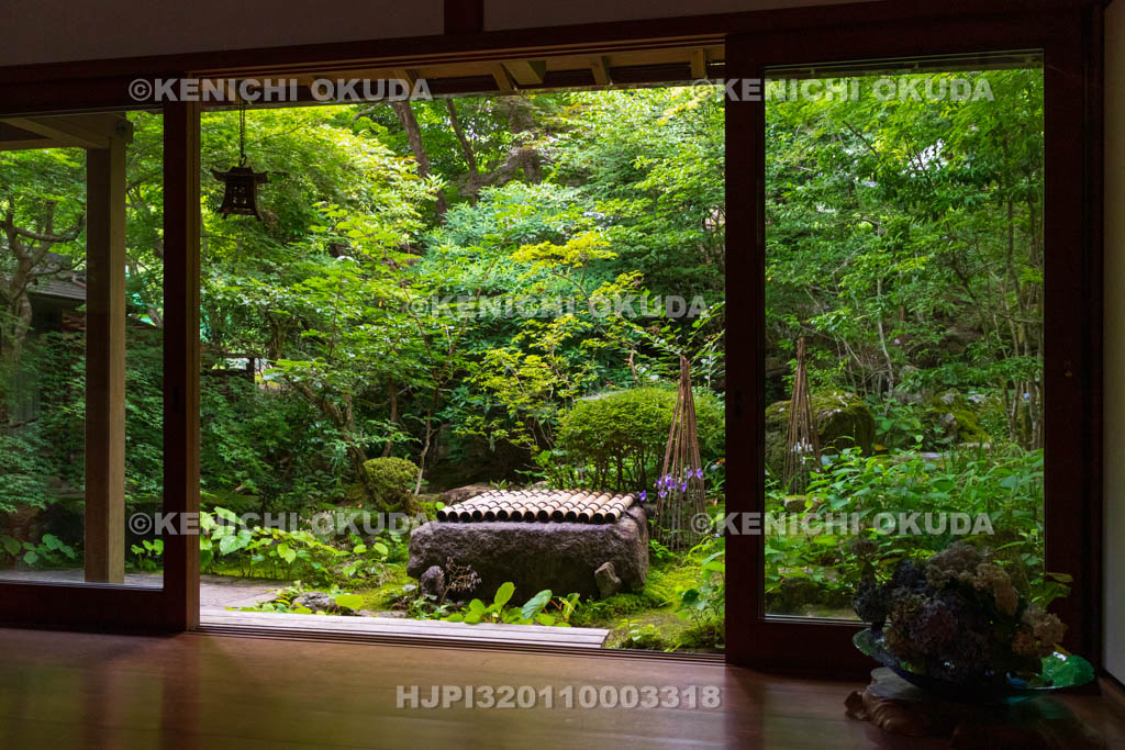 京都府　大原の里　宝泉院　囲炉裏の部屋から望む庭園