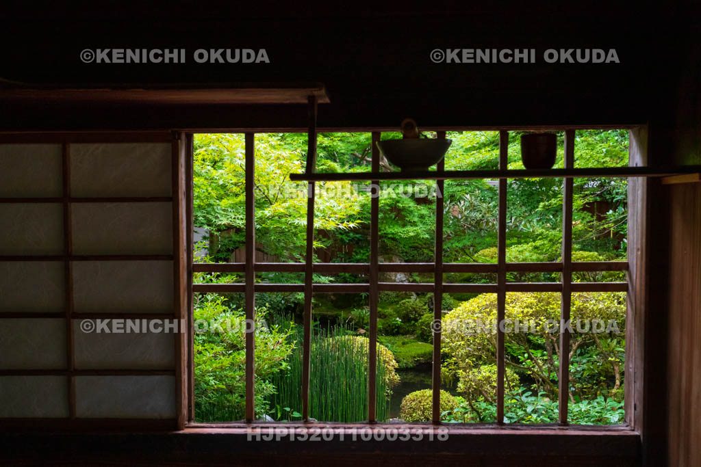 京都府　大原の里　宝泉院　書院　茶道具と庭