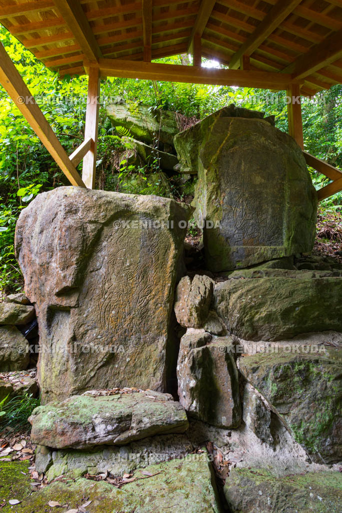 京都府　当尾の里　森八幡宮　線刻不動明王・毘沙門天　