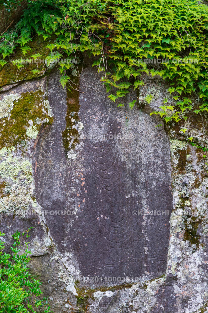 京都府　当尾の里　ミロクの辻（弥勒仏線彫磨崖仏）