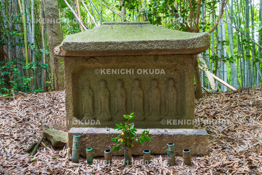 京都府　当尾の里　六体地蔵（岩船墓地六地蔵石龕仏）