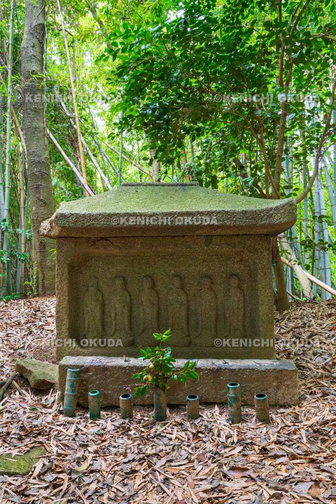 京都府　当尾の里　六体地蔵（岩船墓地六地蔵石龕仏）