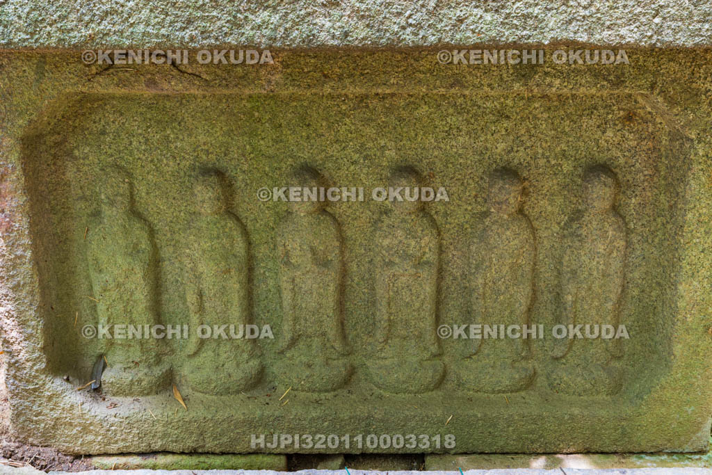 京都府　当尾の里　六体地蔵（岩船墓地六地蔵石龕仏）