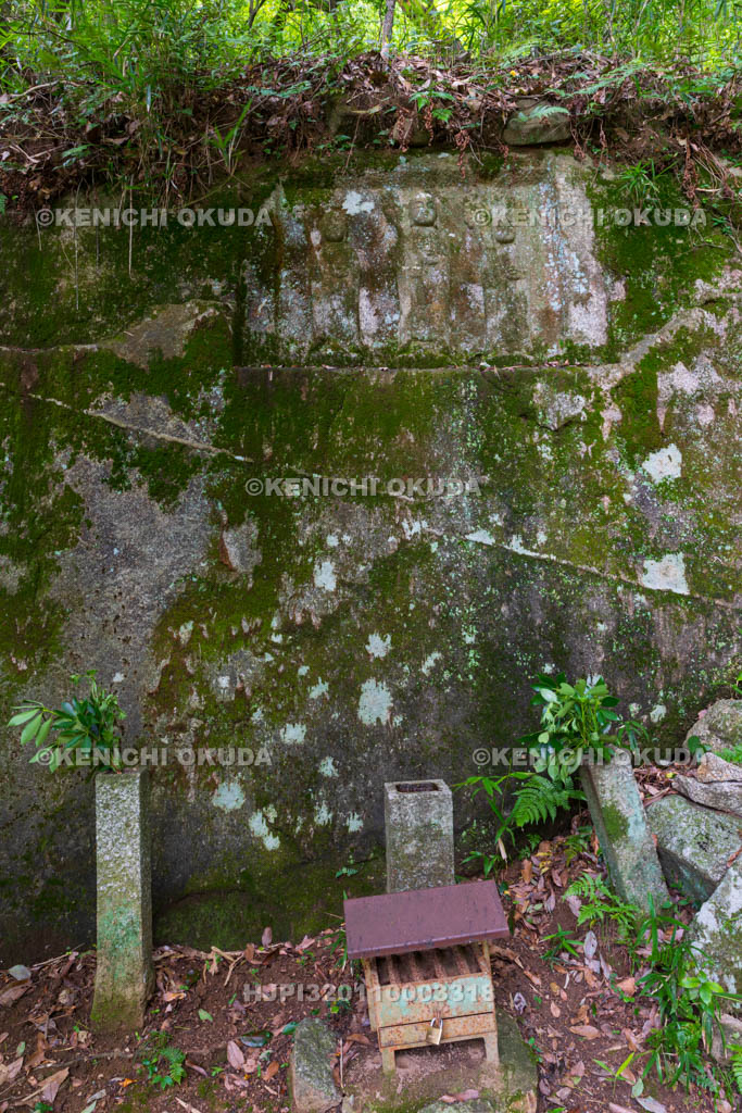 京都府　当尾の里　三体地蔵磨崖仏