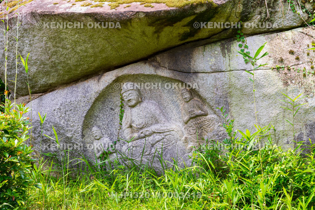 京都府　当尾の里　わらい仏（岩船阿弥陀三尊磨崖仏）