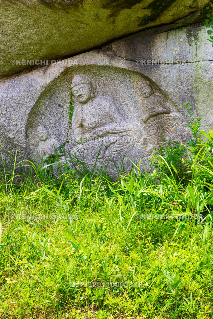 京都府　当尾の里　わらい仏（岩船阿弥陀三尊磨崖仏）