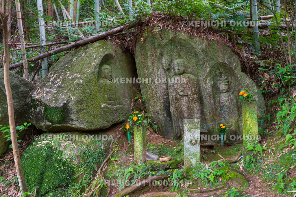 京都府　当尾の里　藪の中三尊磨崖仏