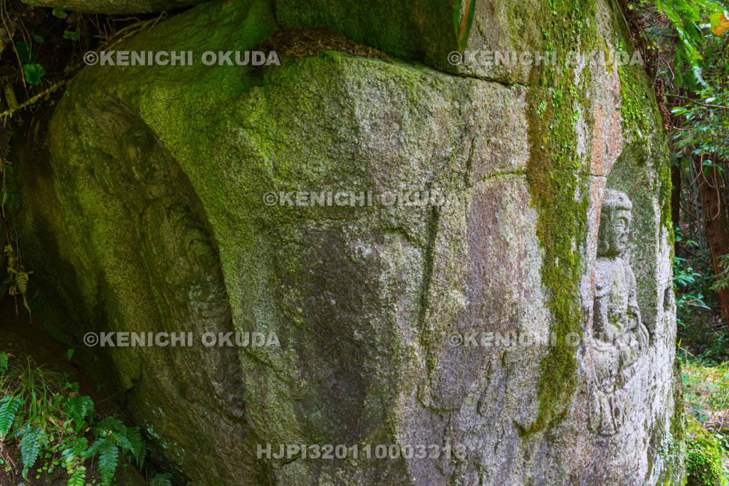 京都府　当尾の里　カラスの壷二尊（阿弥陀地蔵磨崖仏）