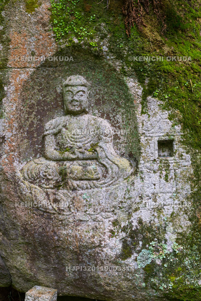 京都府　当尾の里　カラスの壷二尊（阿弥陀地蔵磨崖仏）　阿弥陀如来