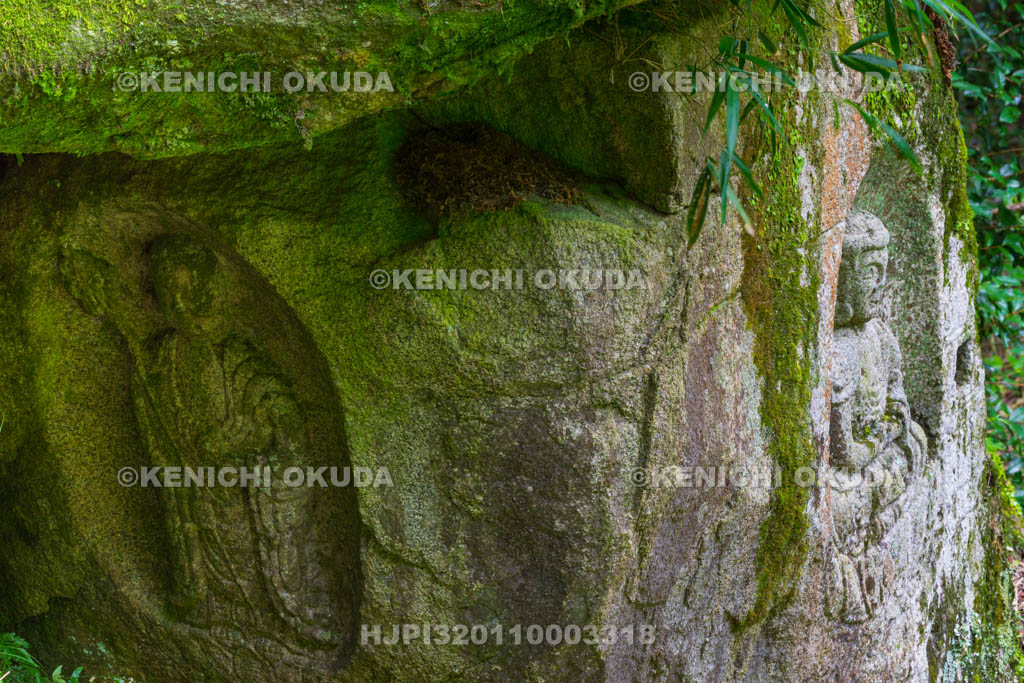 京都府　当尾の里　カラスの壷二尊（阿弥陀地蔵磨崖仏）