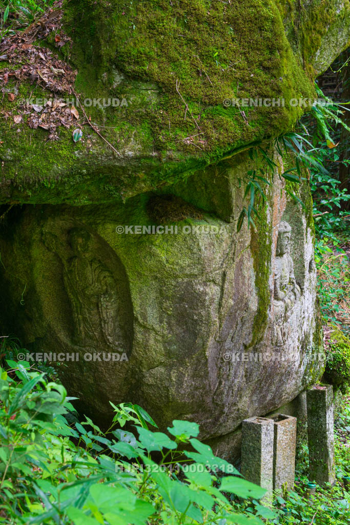 京都府　当尾の里　カラスの壷二尊（阿弥陀地蔵磨崖仏）