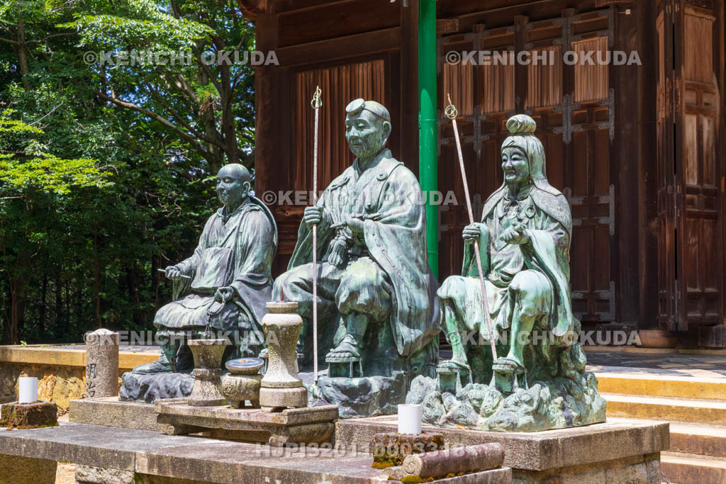 京都府　醍醐寺　上醍醐　五大堂の銅像