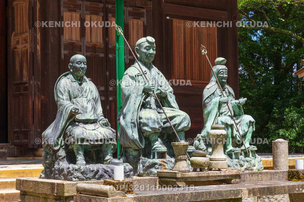 京都府　醍醐寺　上醍醐　五大堂の銅像