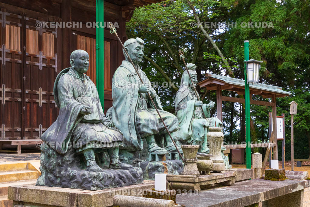 京都府　醍醐寺　上醍醐　五大堂の銅像