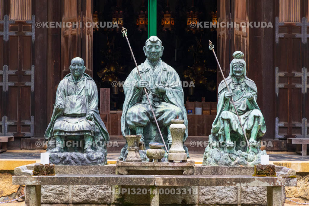 京都府　醍醐寺　上醍醐　五大堂の銅像