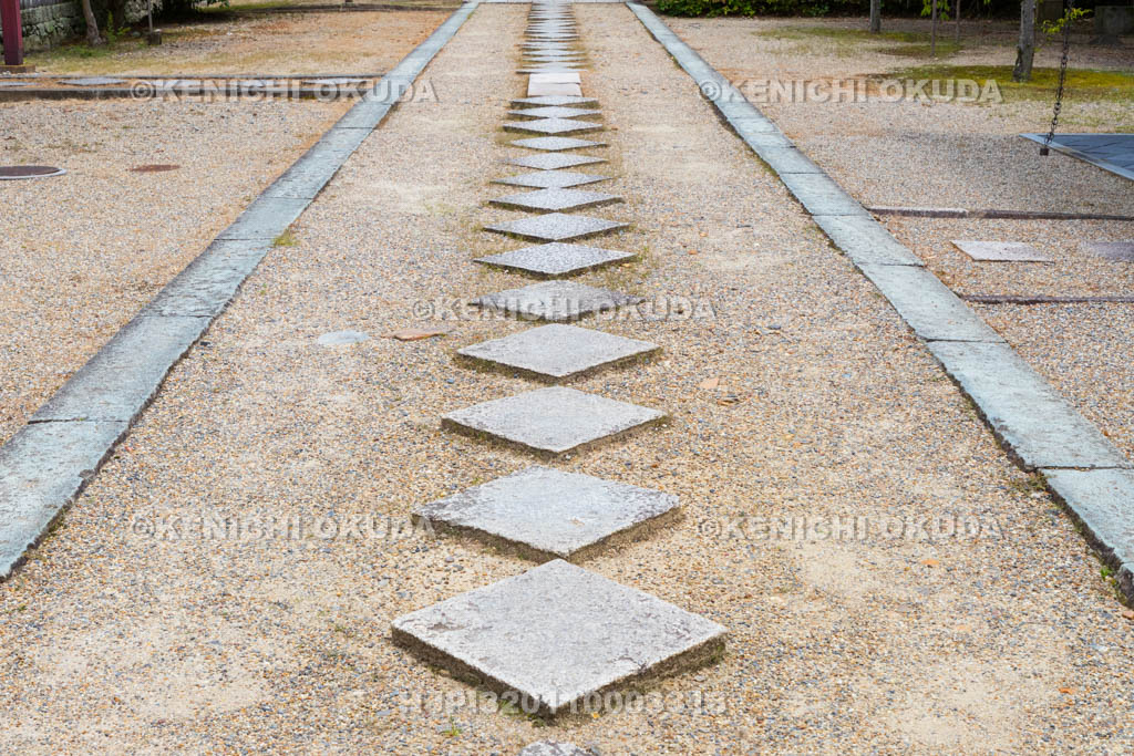 京都府　萬福寺　参道の石畳　総門付近
