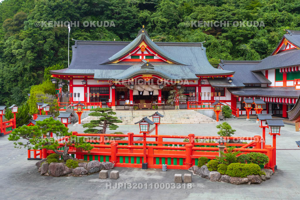島根県 津和野 太皷谷稲成神社 拝殿・本殿(新殿)