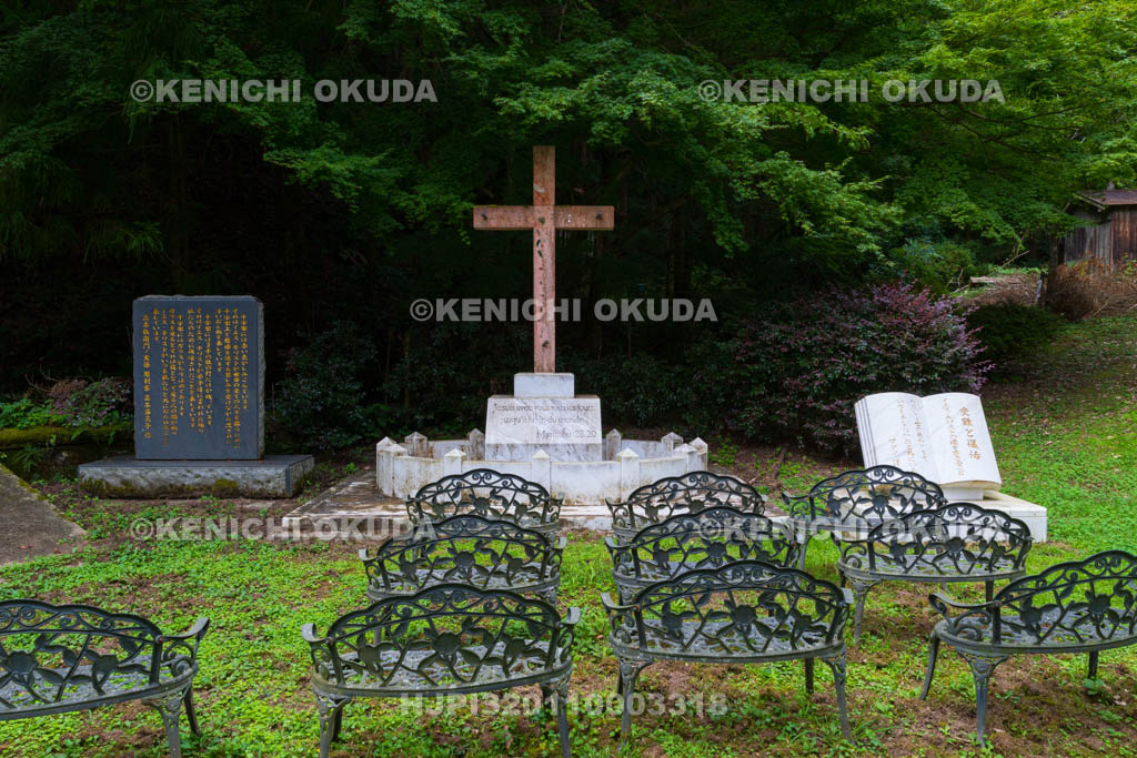 島根県　津和野　乙女峠マリア聖堂前　十字架