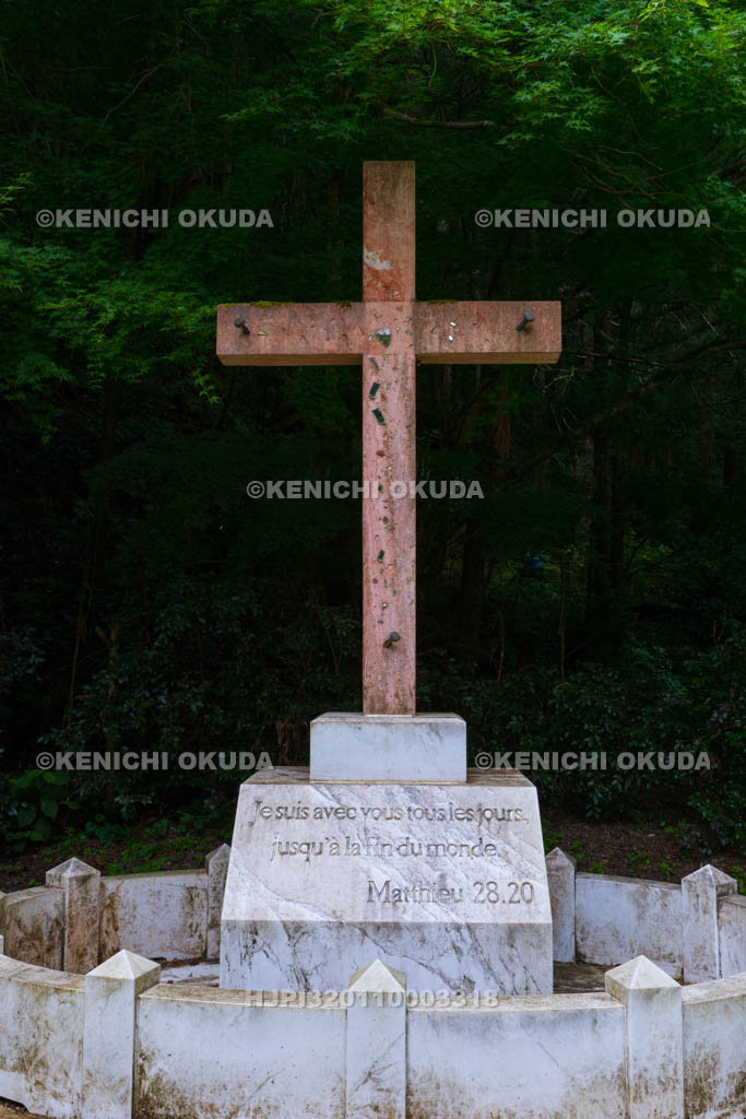 島根県　津和野　乙女峠マリア聖堂前　十字架