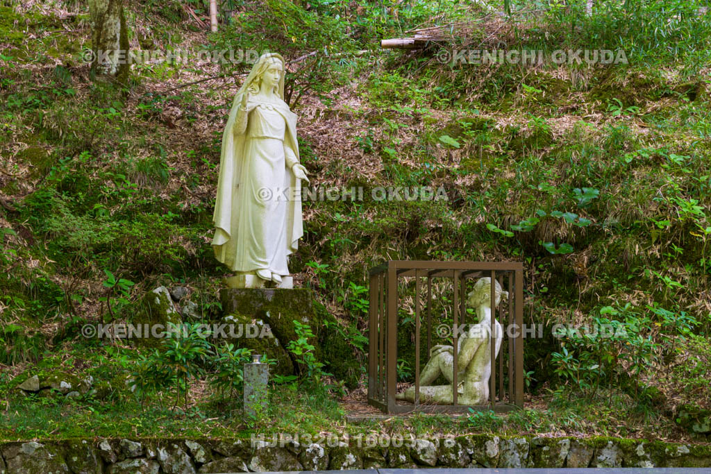 島根県　津和野　乙女峠マリア聖堂　聖母マリアと殉教者像