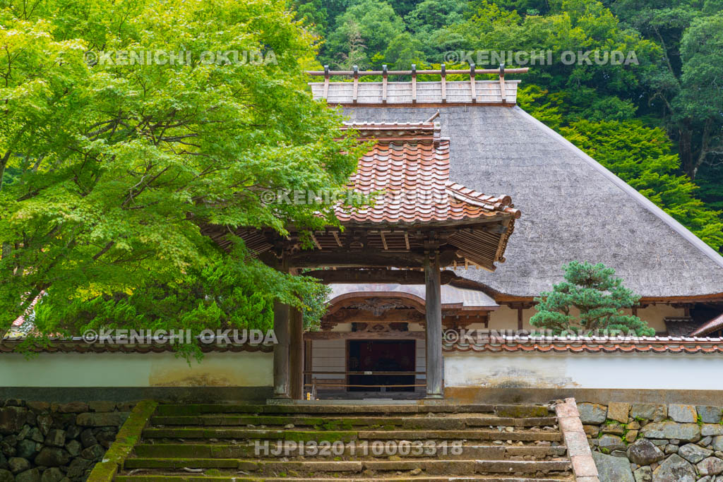 島根県　津和野　永明寺（ようめいじ）　山門と本堂（県指定有形文化財）