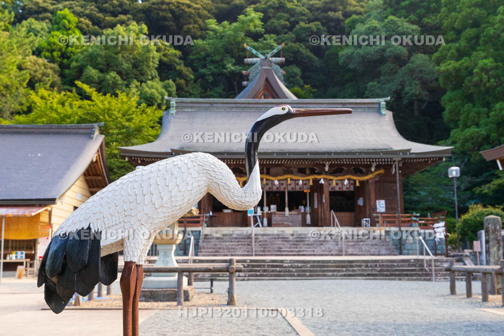 島根県　物部神社　狛鶴と拝殿