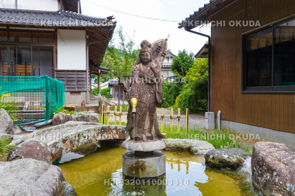 島根県　石見銀山　羅漢寺　開運吉祥弁財天と弁天池（上之池）
