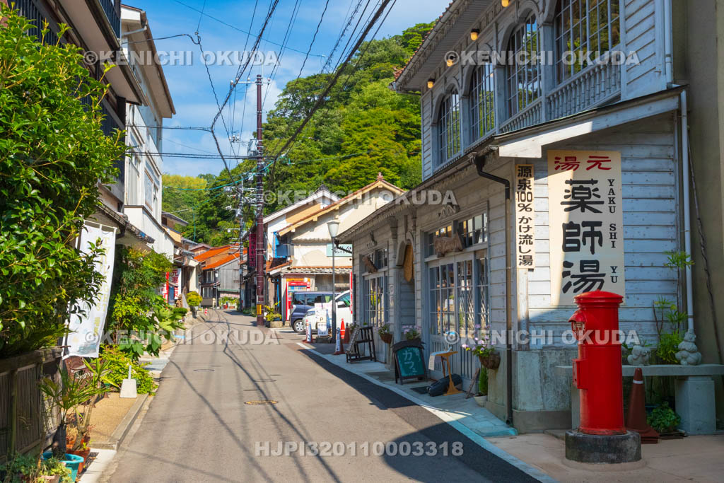 島根県　温泉津温泉街　薬師湯旧館付近