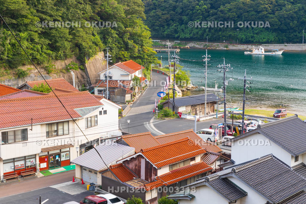 島根県　温泉津温泉街と温泉津湾