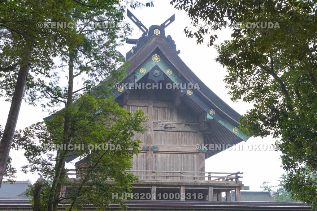 島根県 霧の出雲大社 本殿(国宝)