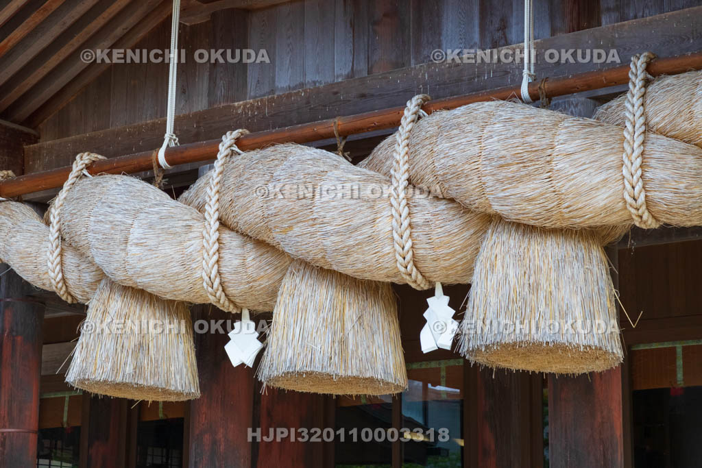 島根県 出雲大社 拝殿の注連縄