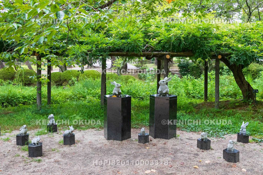 島根県　出雲大社　因幡の白兎像　縁むすびの碑（いしぶみ）付近