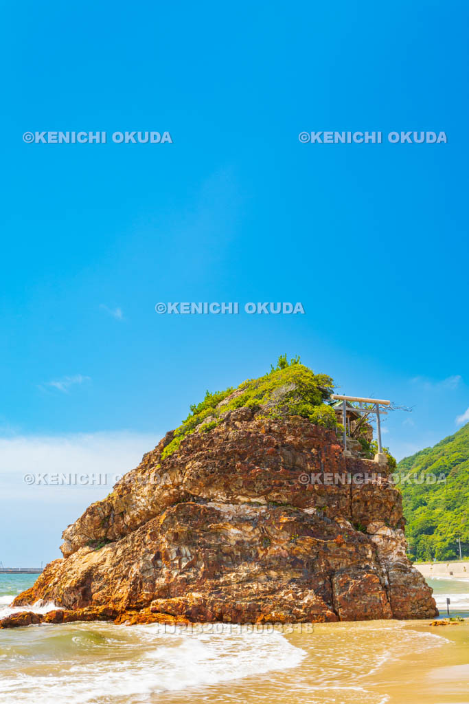 島根県 稲佐の浜 弁天島