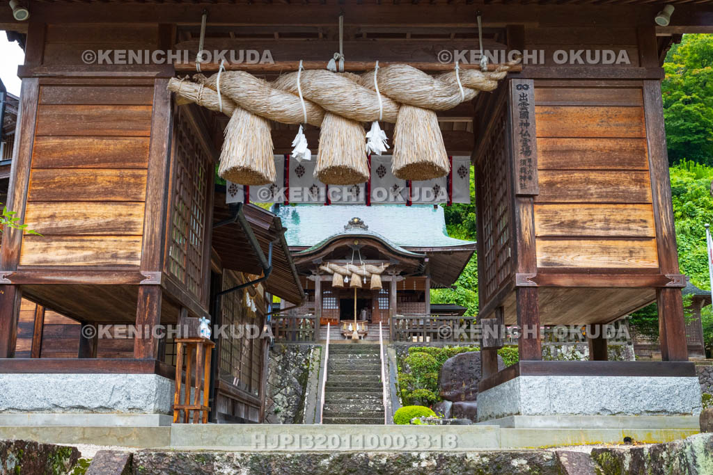 島根県　須我神社　随神門から望む社殿
