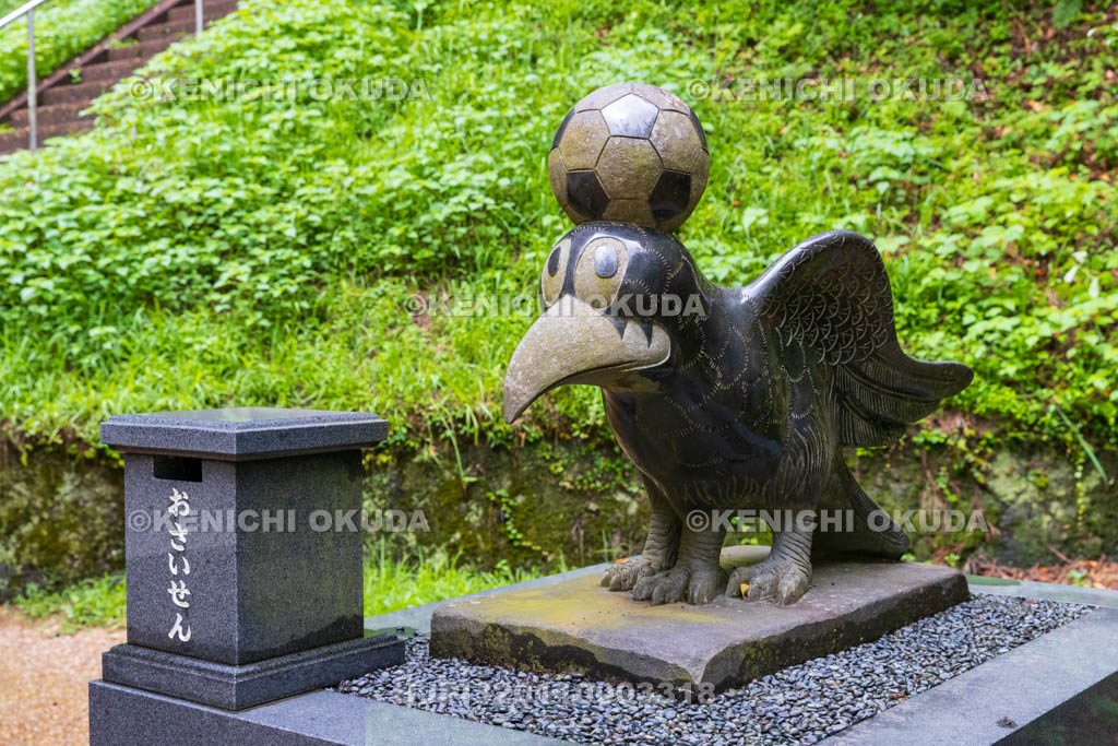 奈良県　八咫烏神社　八咫烏像