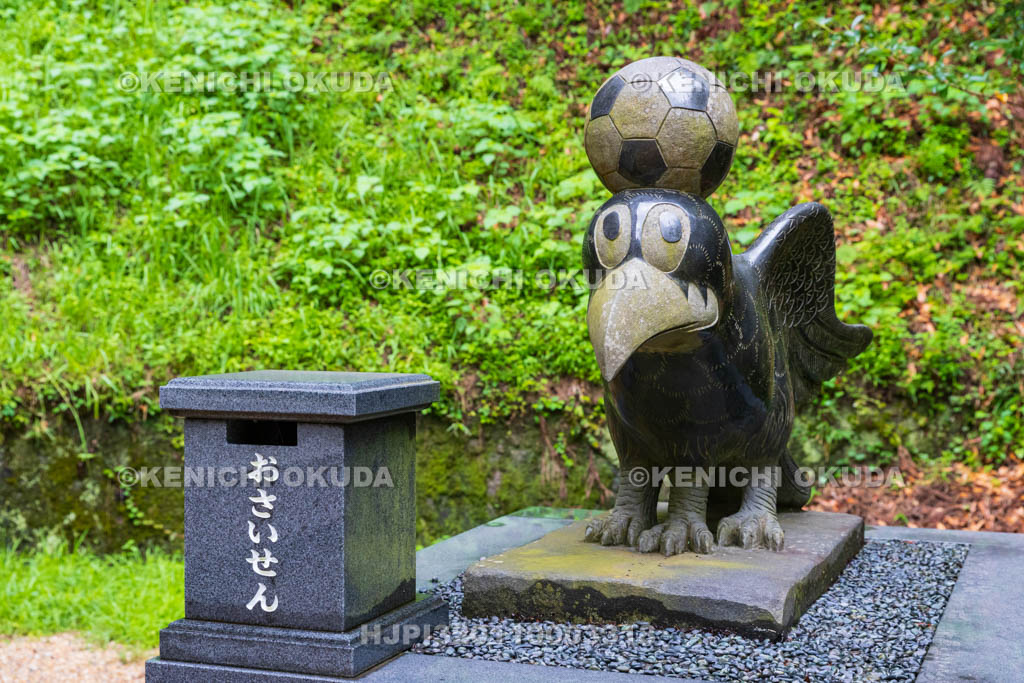 奈良県　八咫烏神社　八咫烏像