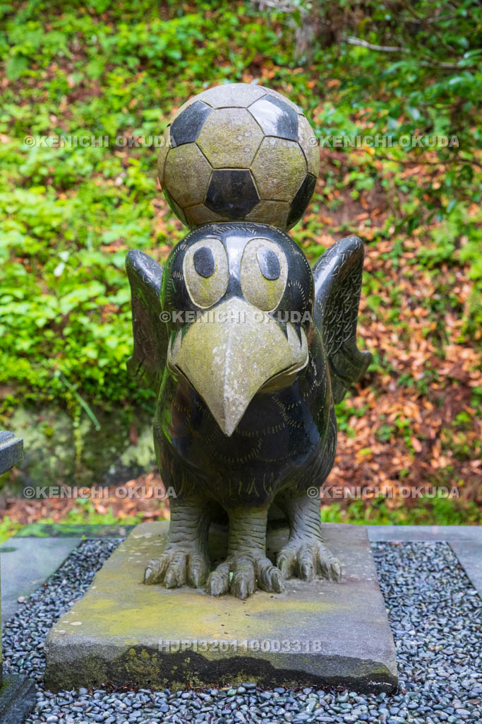 奈良県　八咫烏神社　八咫烏像