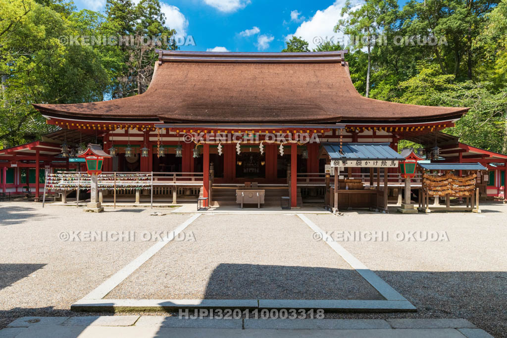奈良県　石上神宮　拝殿（国宝）