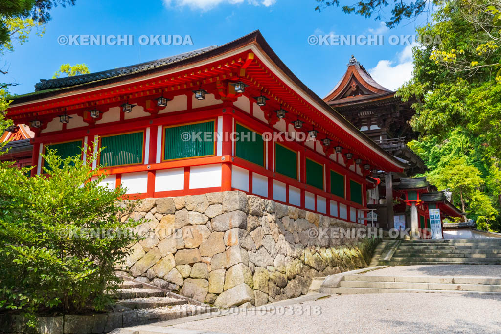 奈良県　石上神宮　廻廊と楼門（重要文化財）