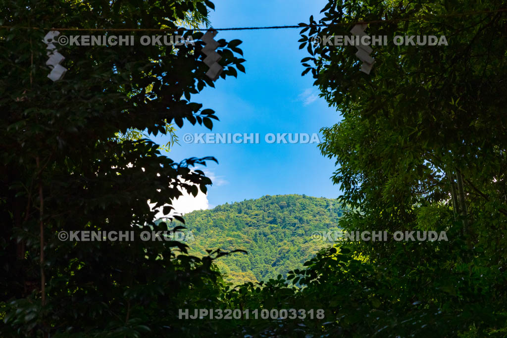 奈良県　大神神社末社　久延彦神社　遥拝所から望む三輪山