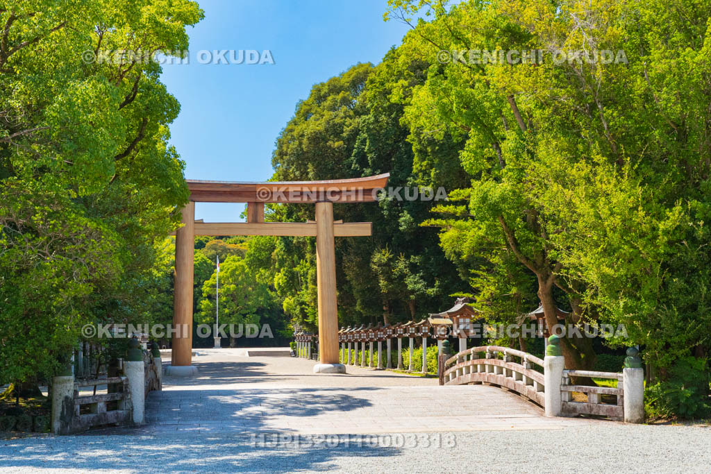 奈良県　橿原神宮　表参道　二の鳥居と神橋